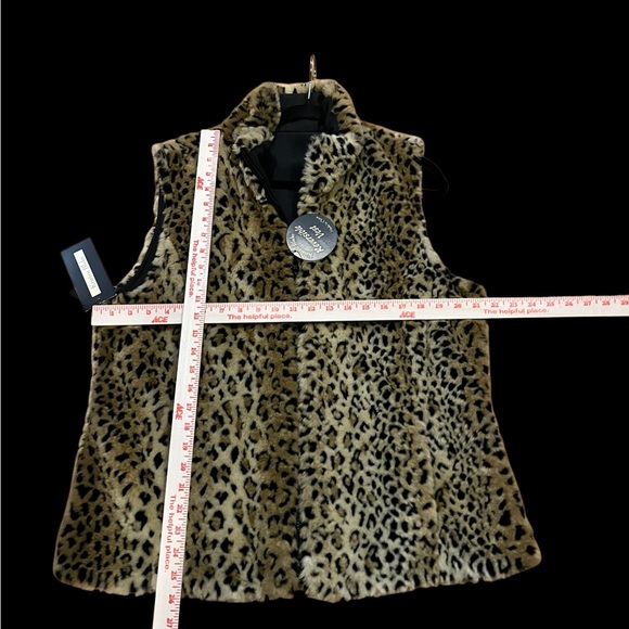NWT Kristen Blake reversible faux fur animal print vest - Picture 11 of 11